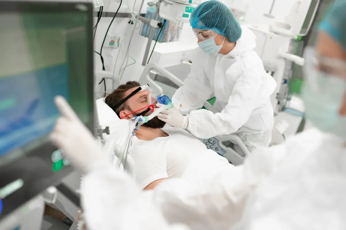 Acute Kidney Injury Symptoms and Treatment in Critical Care Settings